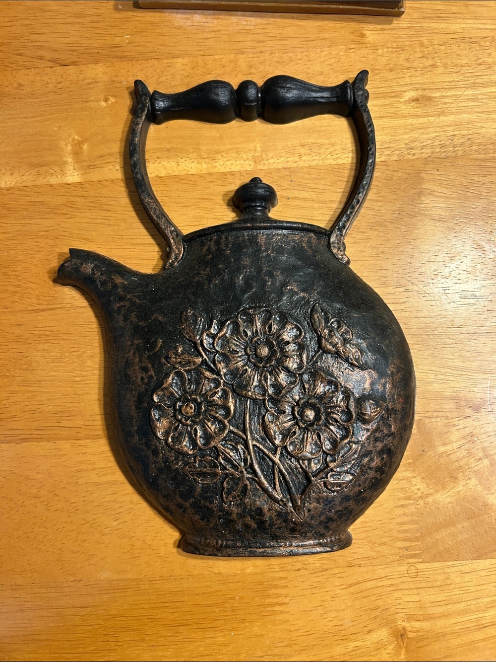 MCM Home interiors Floral Teapot Wall Plaque Black Bronze Highlights made in USA